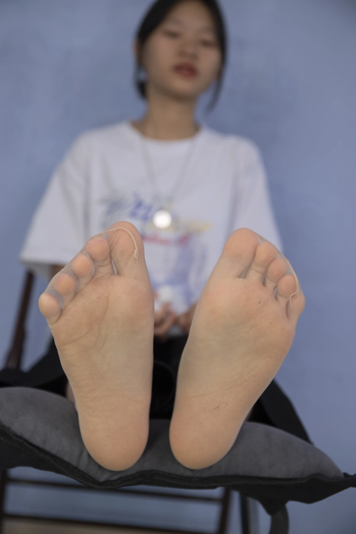 [南国足艺] NO.012 琪琪性感肉丝诱惑，脚趾在丝袜的包裹下扭动#南国足艺#[108P]-007