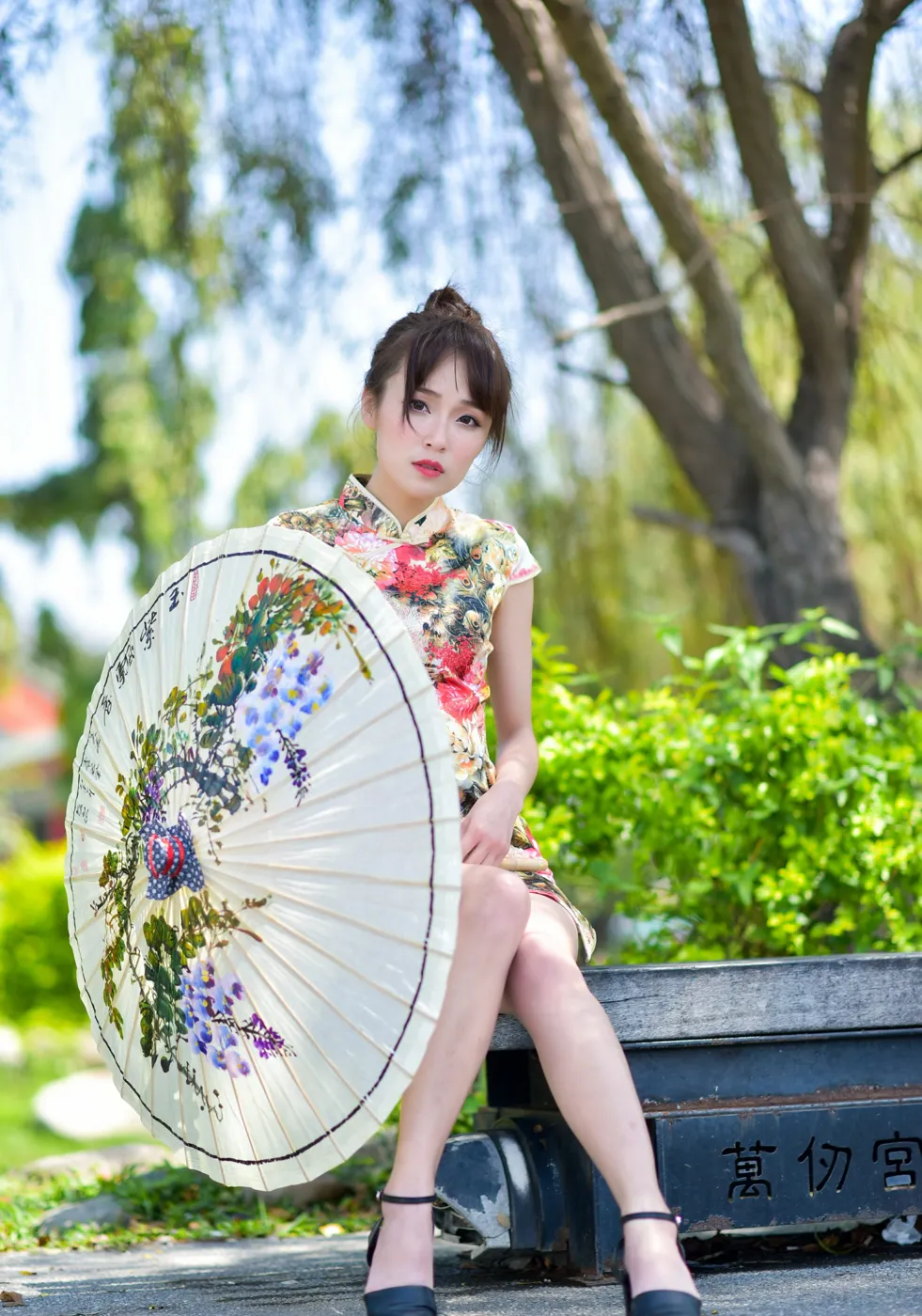 [街拍丝足] NO.189 繆婉瑜 碎花短旗袍高跟美腿#街拍丝足、美足#[68P]-036