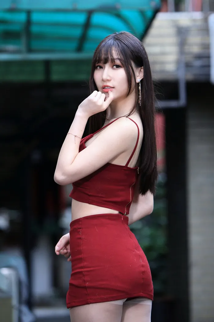 [街拍丝足] NO.100 张雅筑 紧身短裙丝袜高跟美腿 #街拍丝足、美足#[64P]-059