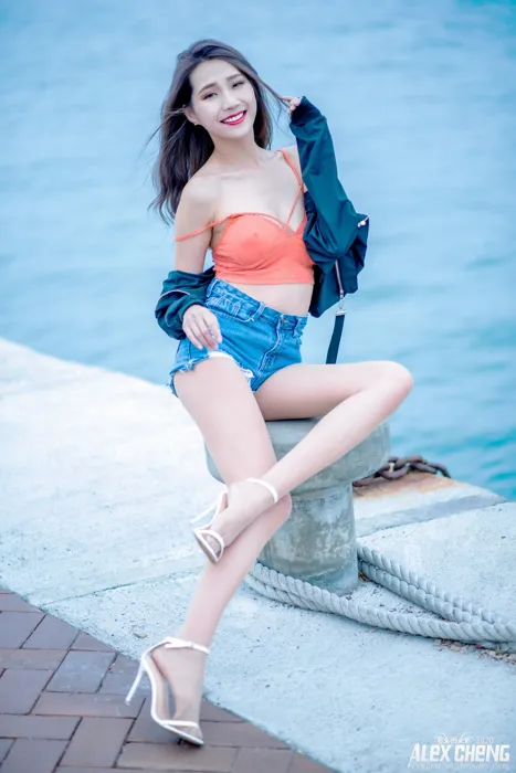 [街拍丝足] NO.023 長腿美模Anita 竹萱 性感外拍 #街拍丝足、美足#[44P]-002