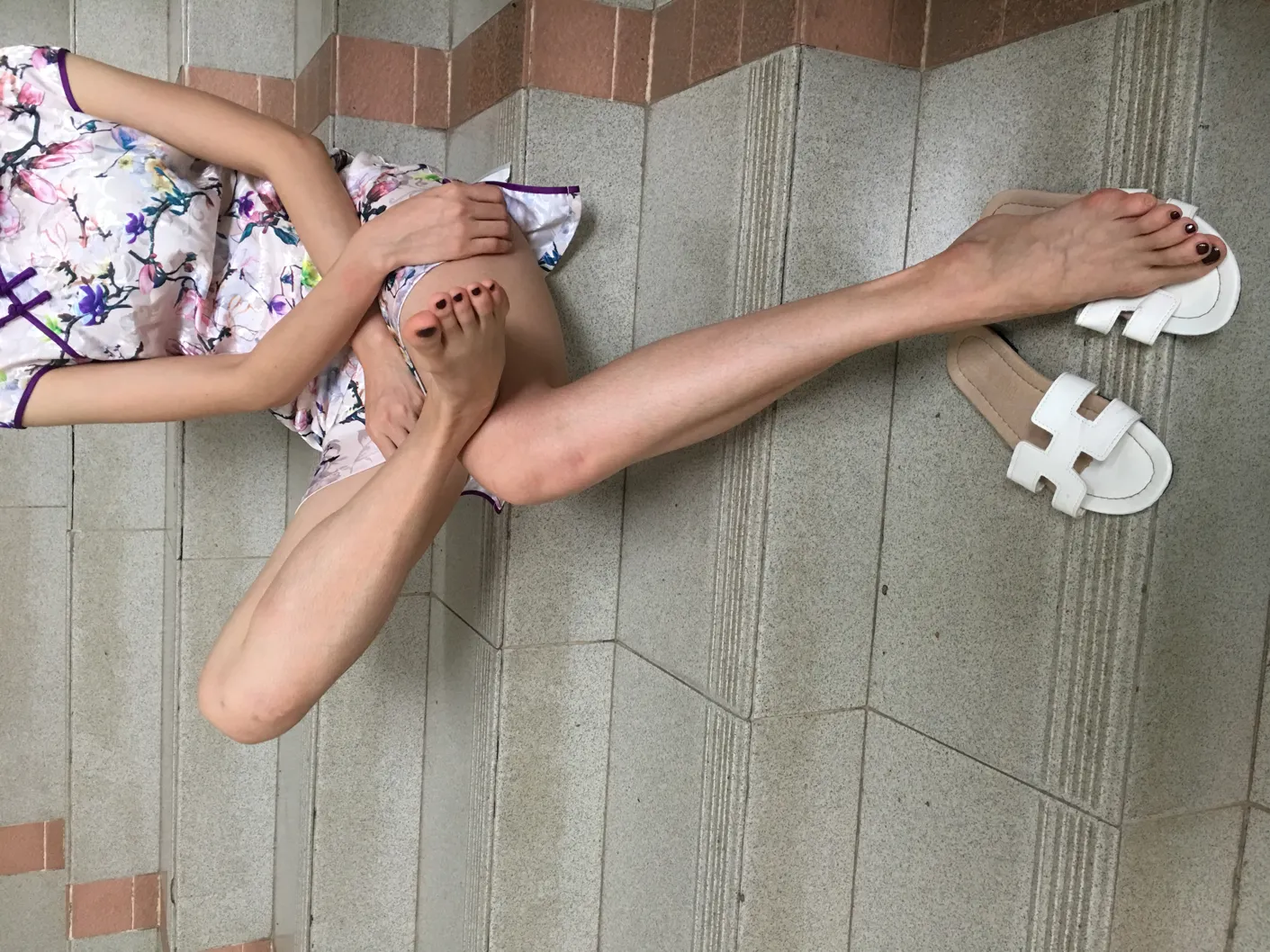 [街拍丝足] NO.021 男科医生小石的超嫩美足长腿网球场写真 #街拍丝足、美足#[80P]-020