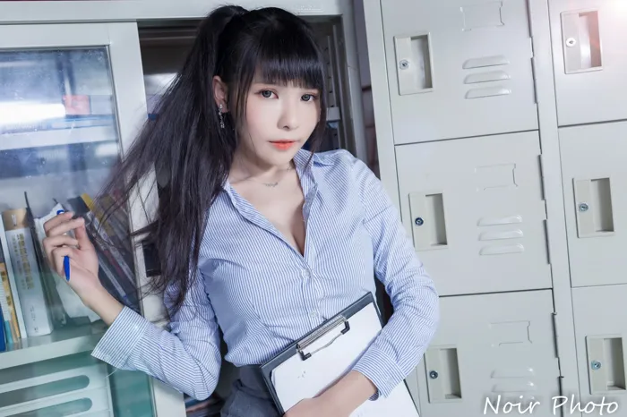 [街拍丝足] NO.072  依霜 OL黑丝 高跟美腿外拍 #街拍丝足、美足#[37P]-018