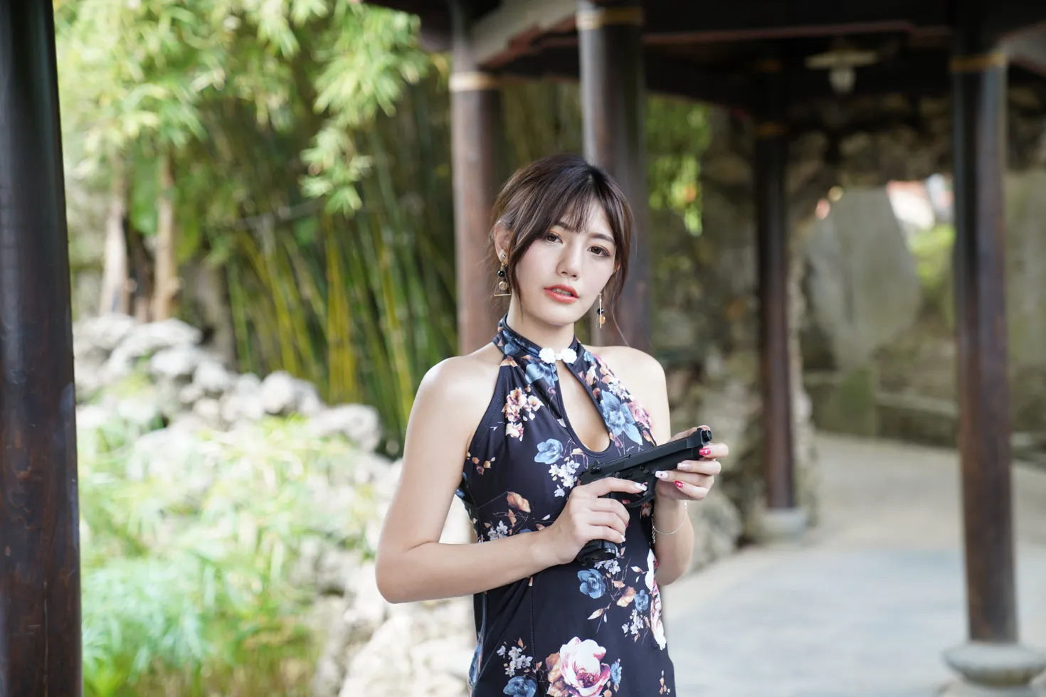 [街拍丝足] NO.104 陈葳 蓝花短旗袍高跟美腿 #街拍丝足、美足#[117P]-029