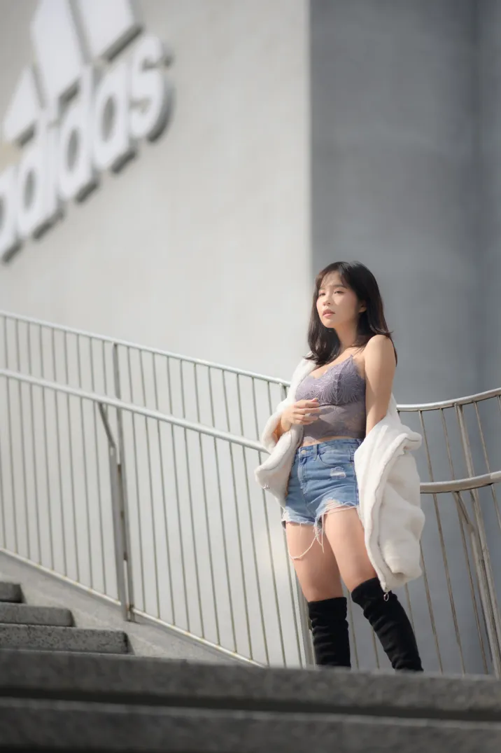 [街拍丝足] NO.215 YoYo 牛仔短裤长靴 #街拍丝足、美足#[109P]-057