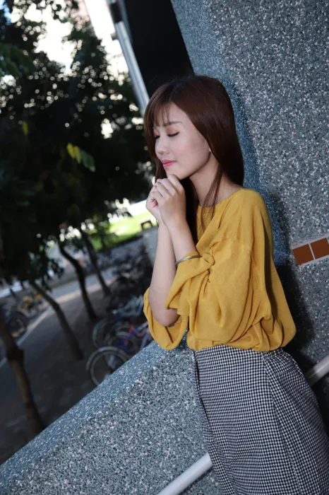 [街拍丝足] NO.053  凯蒂 裙摆摇 高跟美腿旅拍 #街拍丝足、美足#[50P]-032