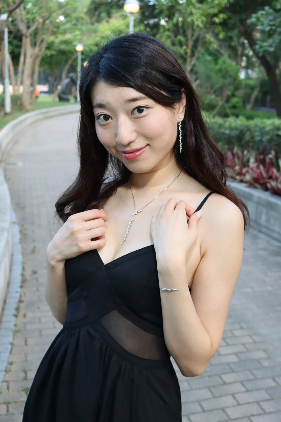 [街拍丝足] NO.106 吴小葵 公园黑色长裙 #街拍丝足、美足#[61P]-021