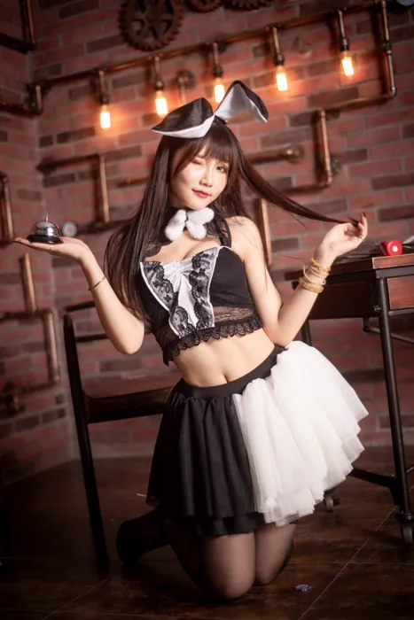 [街拍丝足] NO.079  乔乔儿 兔女郎 高跟美腿外拍 #街拍丝足、美足#[48P]-030