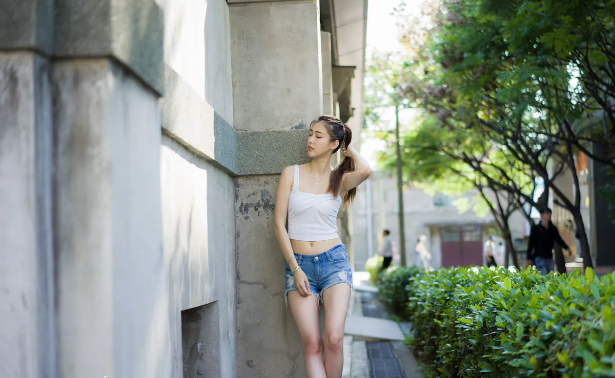 [街拍丝足] NO.186 金允乔 露肚牛仔短裤凉高美腿 #街拍丝足、美足#[47P]-038
