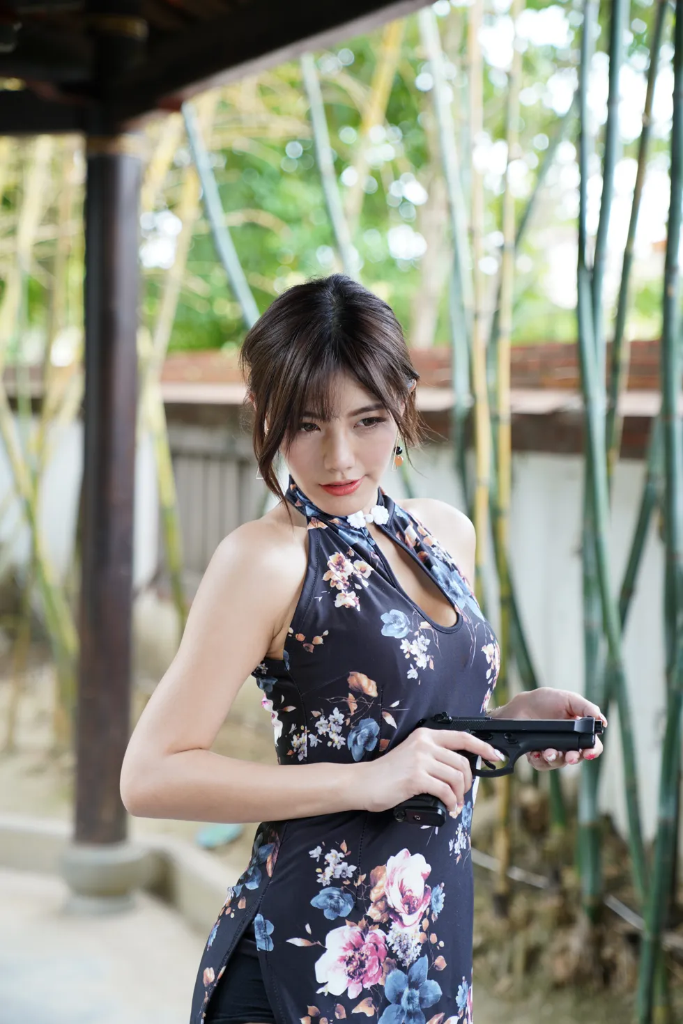 [街拍丝足] NO.104 陈葳 蓝花短旗袍高跟美腿 #街拍丝足、美足#[117P]-065
