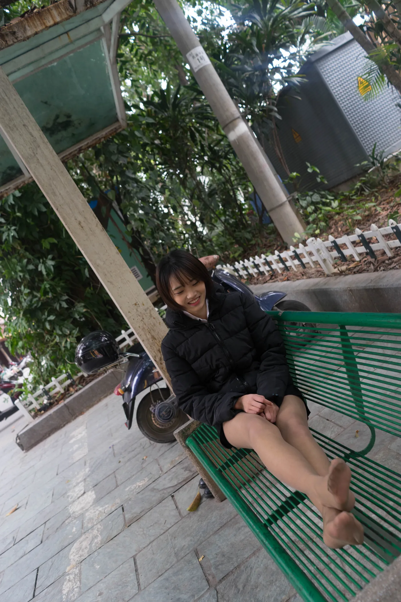 [街拍丝足] NO.001 高中妹子街边偶遇直接约拍不犹豫 #街拍丝足、美足#[109P]-061