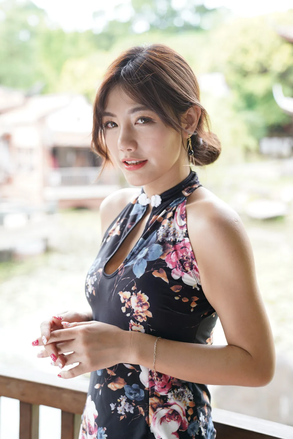 [街拍丝足] NO.104 陈葳 蓝花短旗袍高跟美腿 #街拍丝足、美足#[117P]-076