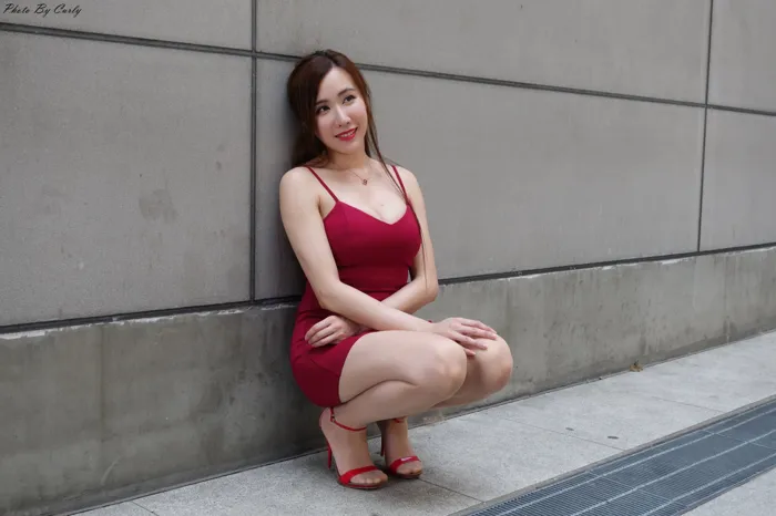 [街拍丝足] NO.042 Dora 吊带紧身裙 高跟美腿外拍 #街拍丝足、美足#[137P]-043