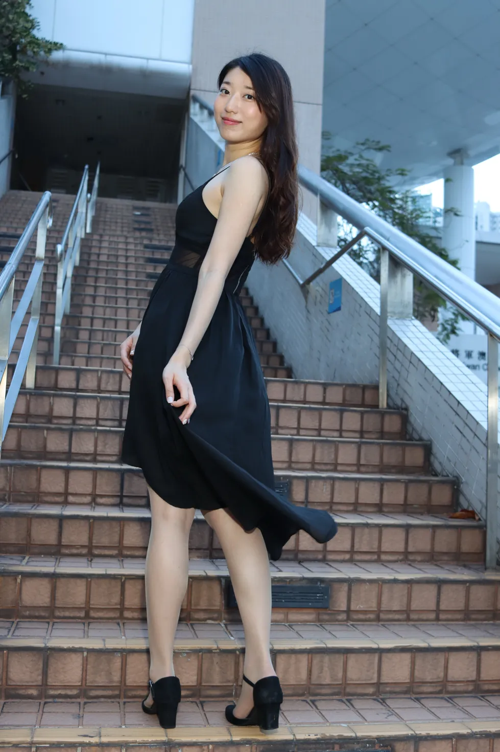 [街拍丝足] NO.106 吴小葵 公园黑色长裙 #街拍丝足、美足#[61P]-057