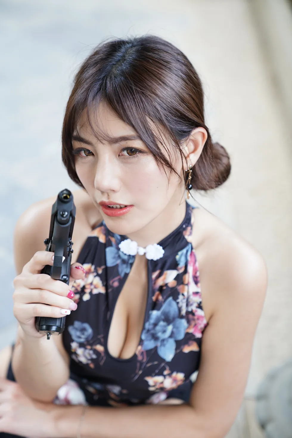 [街拍丝足] NO.104 陈葳 蓝花短旗袍高跟美腿 #街拍丝足、美足#[117P]-035