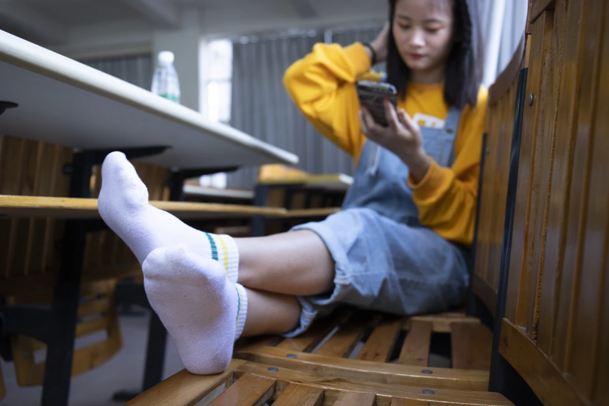 [南国足艺] NO.019 刁钻的角度 四川妹子琳琳教室秀美脚#南国足艺#[121P]-037
