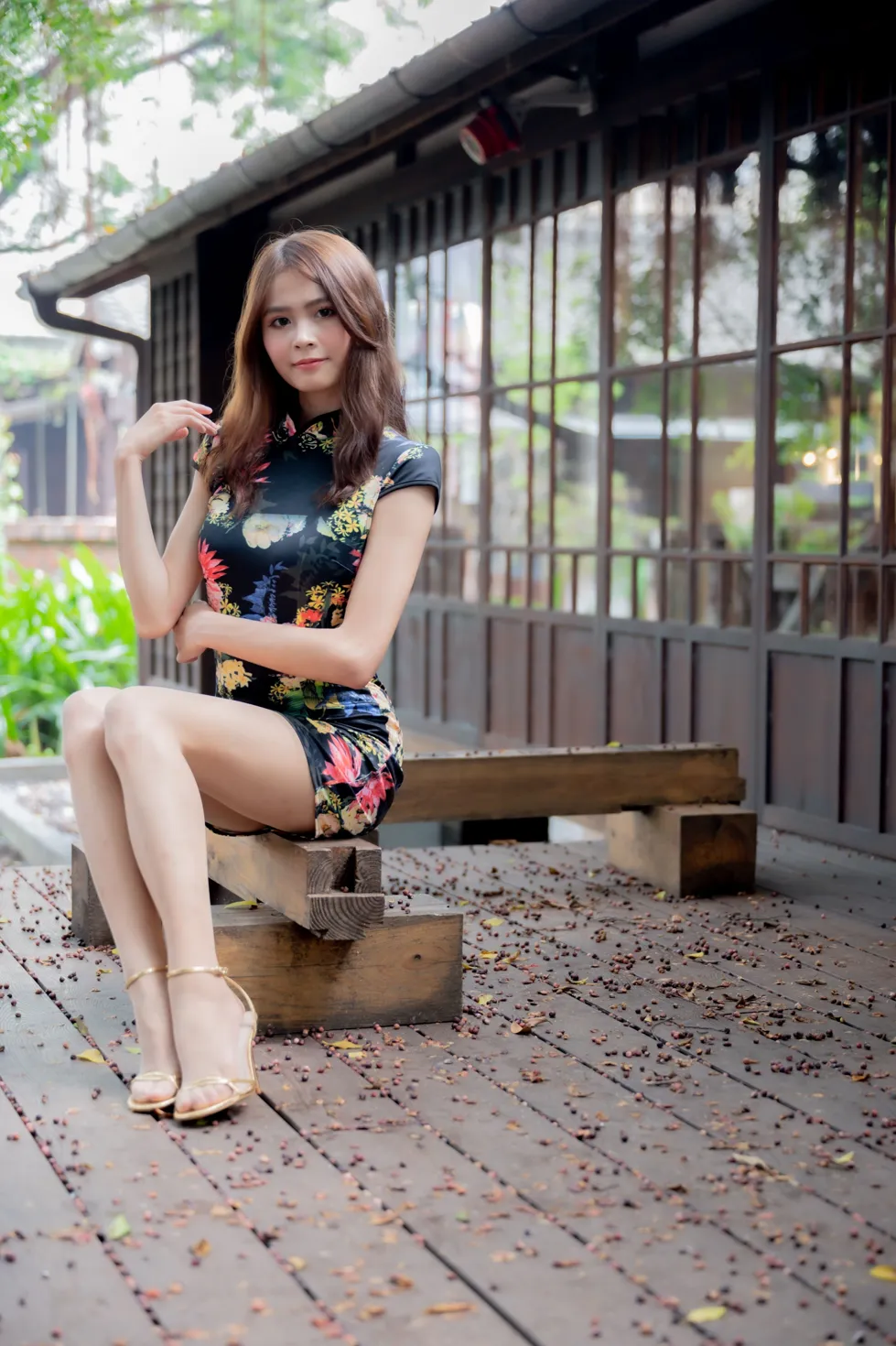 [街拍丝足] NO.202 何佳欣 黑花短旗袍丝袜高跟美腿 #街拍丝足、美足#[97P]-033