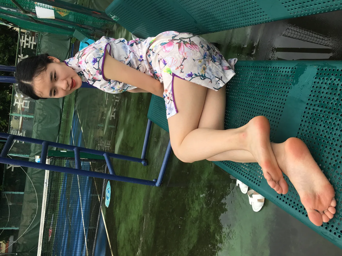 [街拍丝足] NO.021 男科医生小石的超嫩美足长腿网球场写真 #街拍丝足、美足#[80P]-061