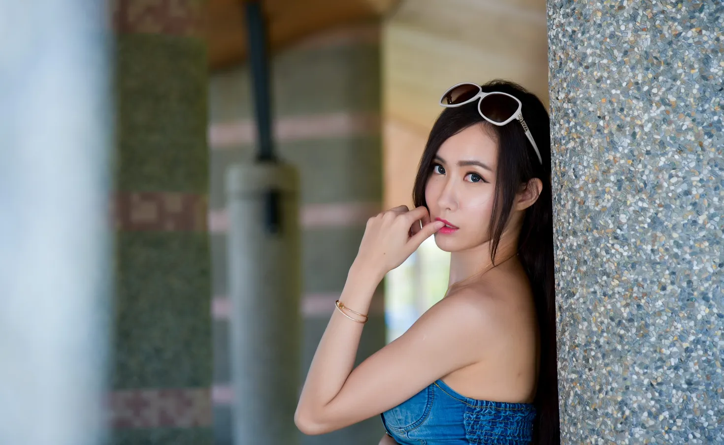 [街拍丝足] NO.181 妍希 露肩短裤长靴美腿 #街拍丝足、美足#[71P]-029