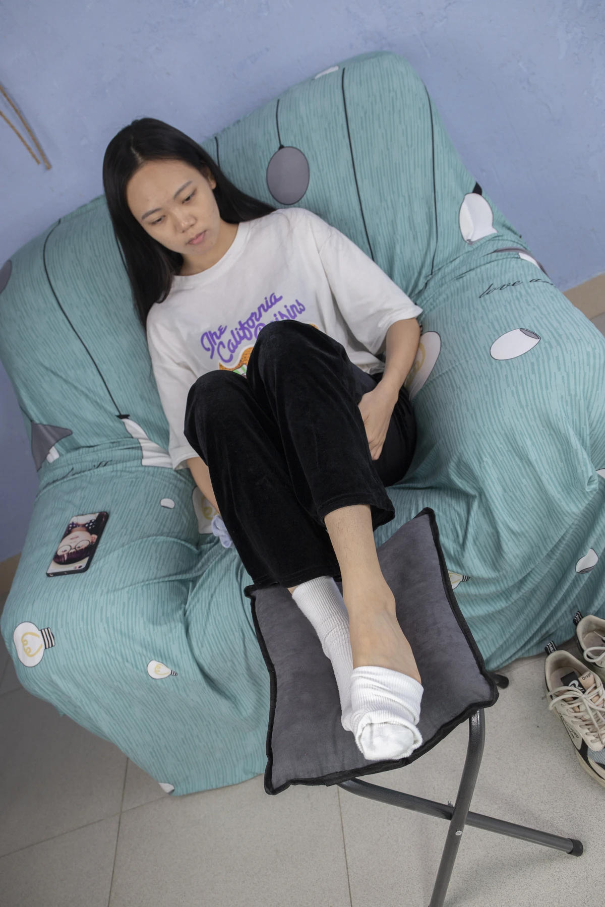 [南国足艺] NO.032 脚气美女小怡夹着几天没换袜子摆弄，味道真浓#南国足艺#[93P]-058