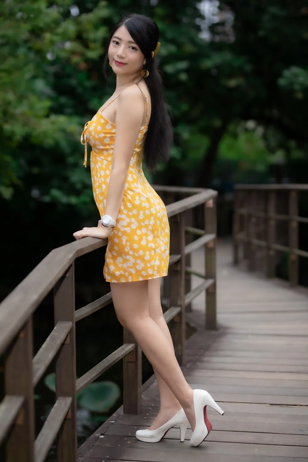 [街拍丝足] NO.170 湘芹 吊带连衣裙高跟美腿[48P]-PicJJ