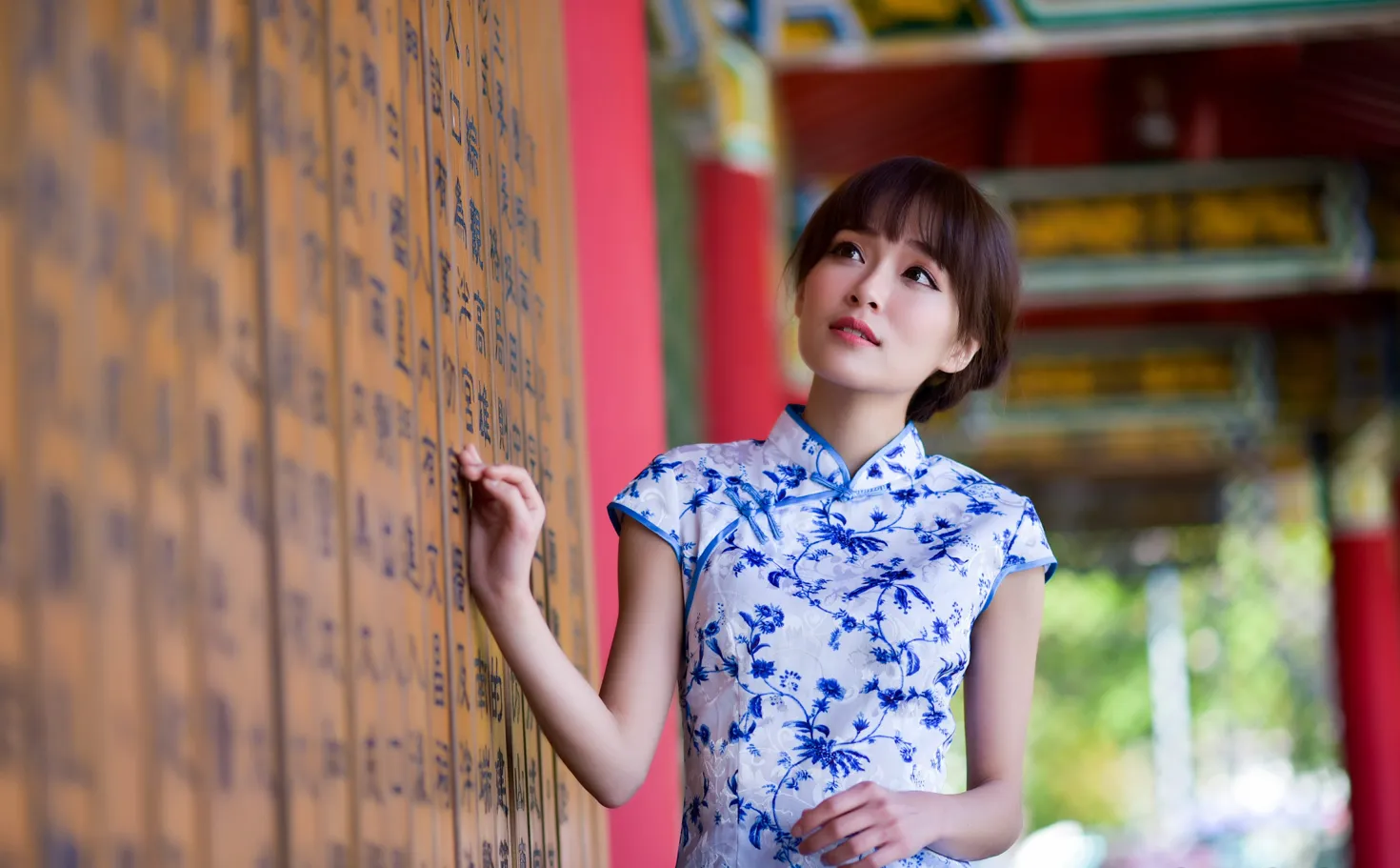 [街拍丝足] NO.189 繆婉瑜 碎花短旗袍高跟美腿#街拍丝足、美足#[68P]-062