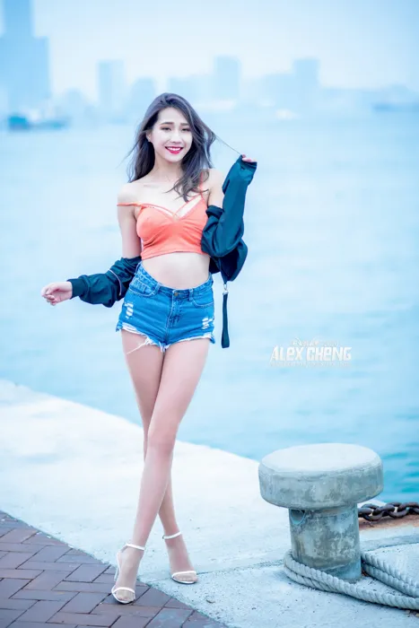 [街拍丝足] NO.023 長腿美模Anita 竹萱 性感外拍 #街拍丝足、美足#[44P]-038