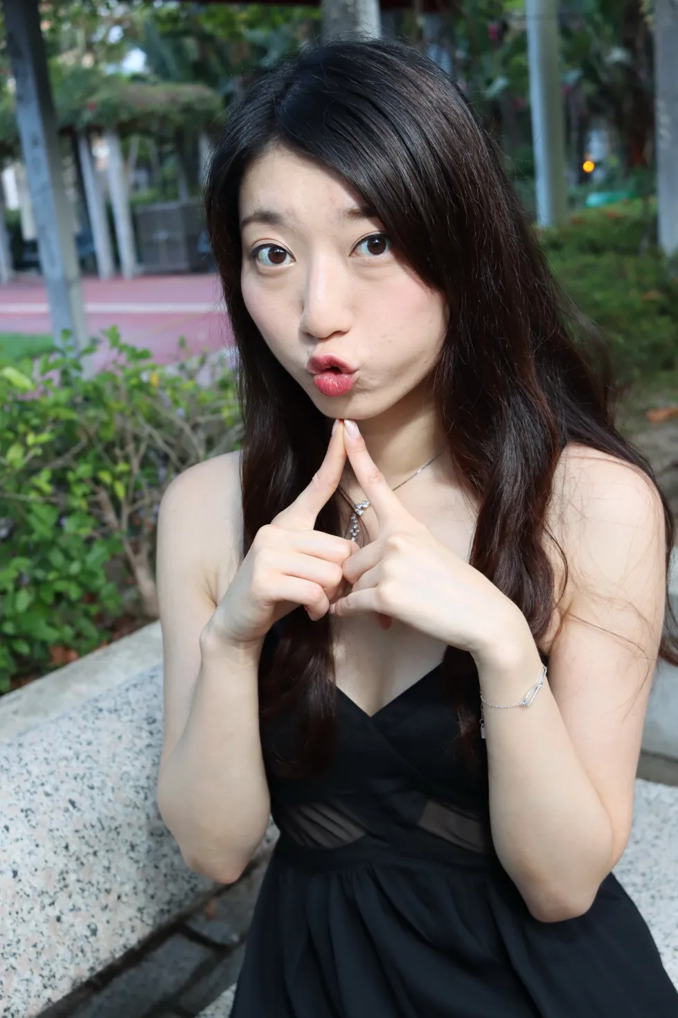 [街拍丝足] NO.106 吴小葵 公园黑色长裙 #街拍丝足、美足#[61P]-035