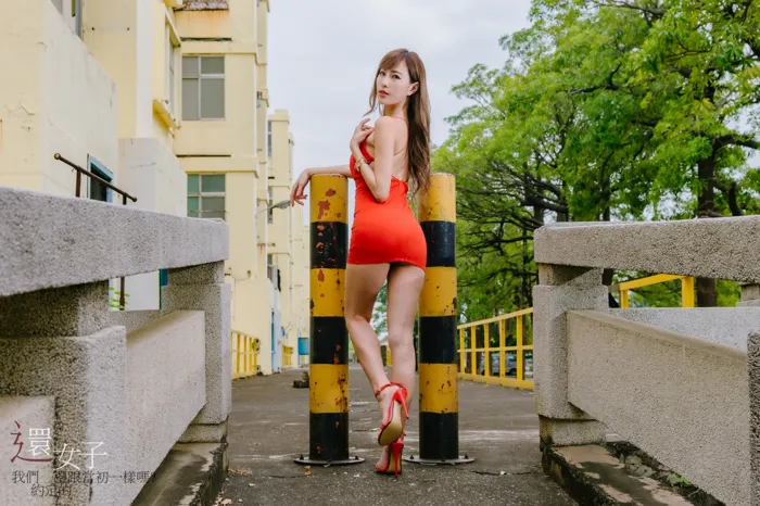 [街拍丝足] NO.047 艾比 紅連衣短裙 高跟美腿外拍 #街拍丝足、美足#[115P]-085