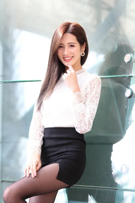 [街拍丝足] NO.056  张筠 OL制服 高跟美腿外拍 #街拍丝足、美足#[103P]-008