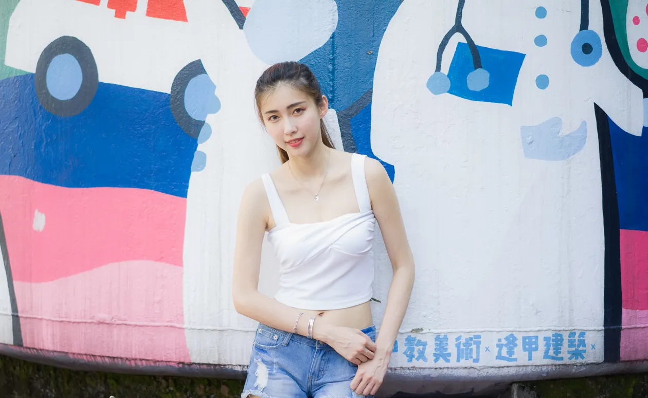 [街拍丝足] NO.186 金允乔 露肚牛仔短裤凉高美腿 #街拍丝足、美足#[47P]-040