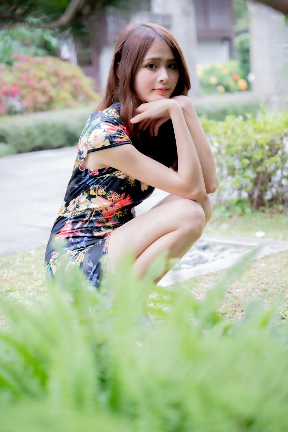 [街拍丝足] NO.202 何佳欣 黑花短旗袍丝袜高跟美腿 #街拍丝足、美足#[97P]-061