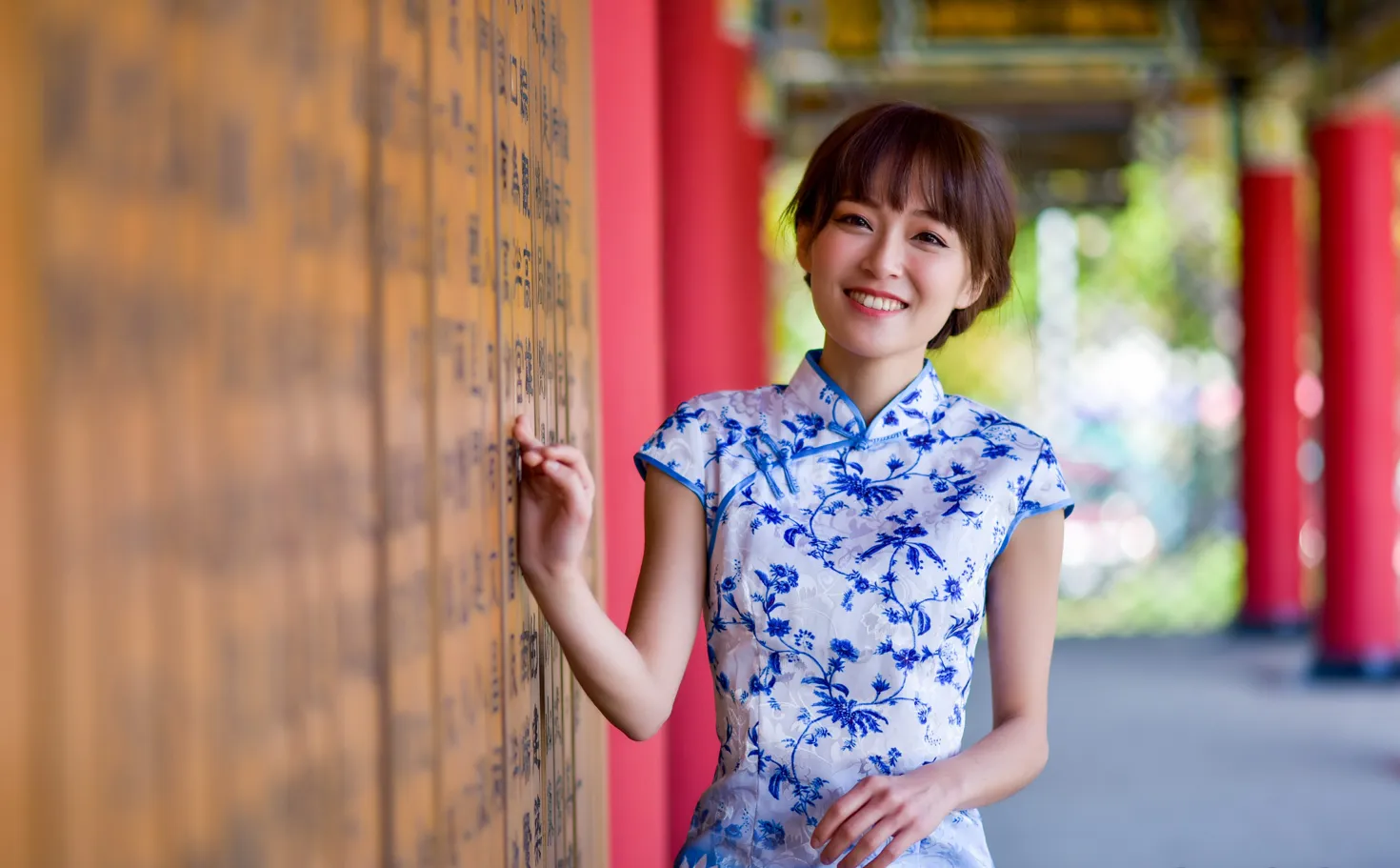 [街拍丝足] NO.189 繆婉瑜 碎花短旗袍高跟美腿#街拍丝足、美足#[68P]-061