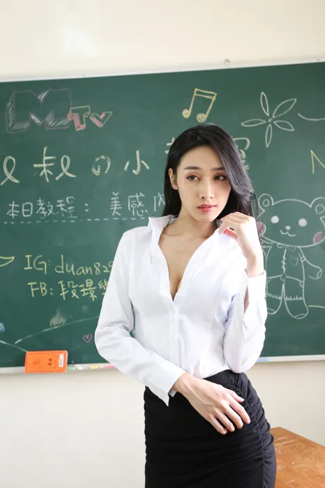 [街拍丝足] NO.058  段璟乐 教师黑丝 高跟美腿旅拍 #街拍丝足、美足#[59P]-029