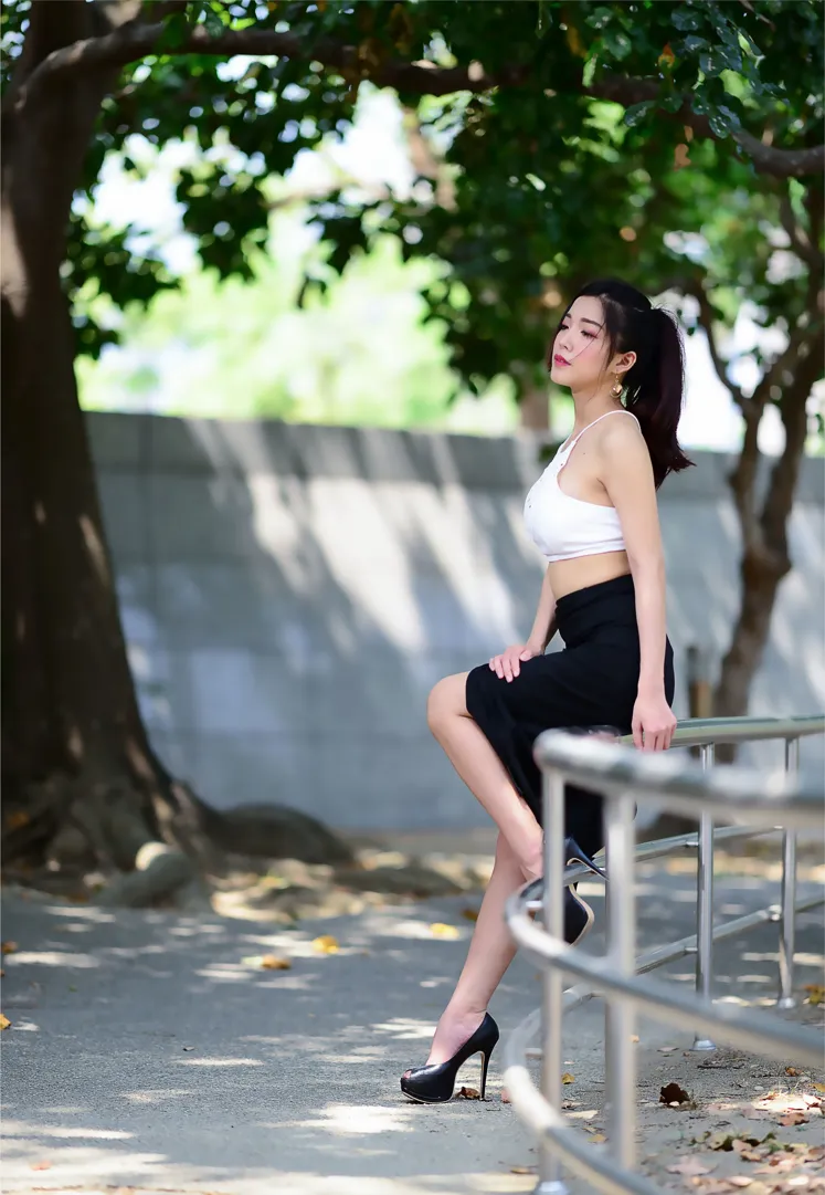 [街拍丝足] NO.162 莎莎 露肚高叉长裙高跟美腿 #街拍丝足、美足#[122P]-002