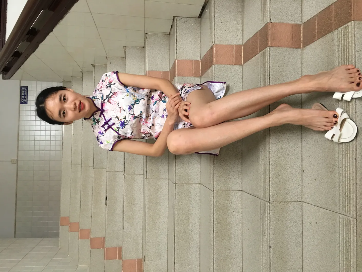[街拍丝足] NO.021 男科医生小石的超嫩美足长腿网球场写真 #街拍丝足、美足#[80P]-031