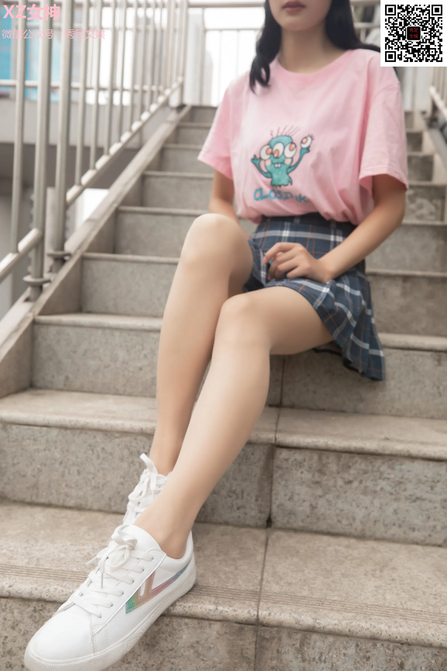 [街拍丝足] NO.006 青春无敌的百褶裙少女 #街拍丝足、美足#[60P]-024