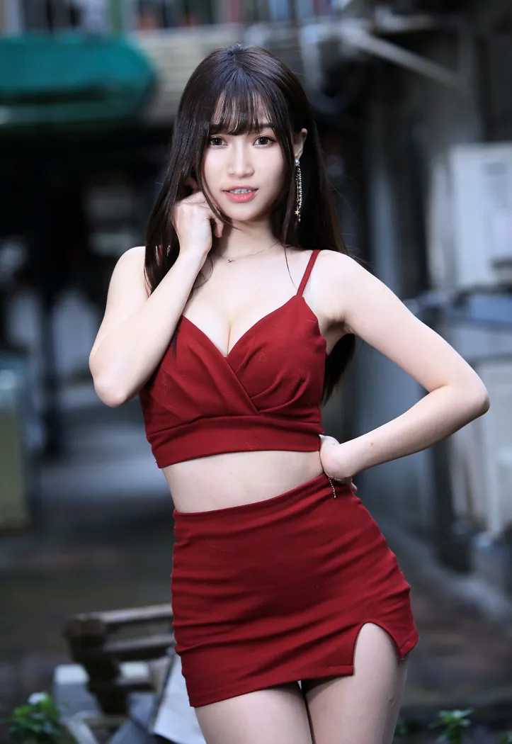 [街拍丝足] NO.100 张雅筑 紧身短裙丝袜高跟美腿 #街拍丝足、美足#[64P]-047