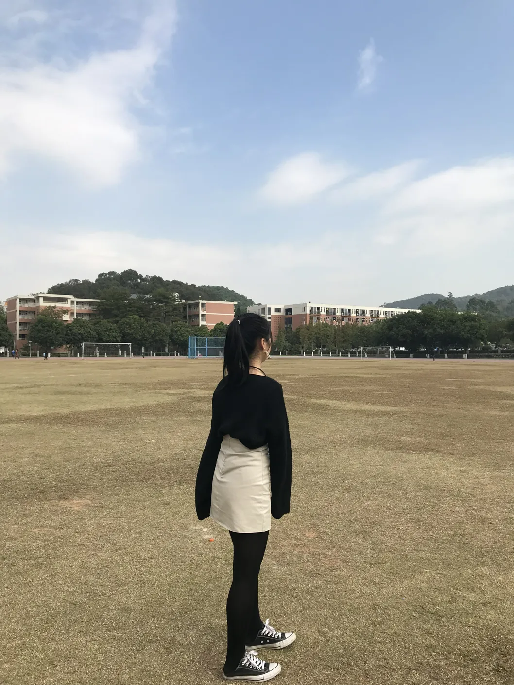 [街拍丝足] NO.007 操场散拍合集[91P]-PicJJ