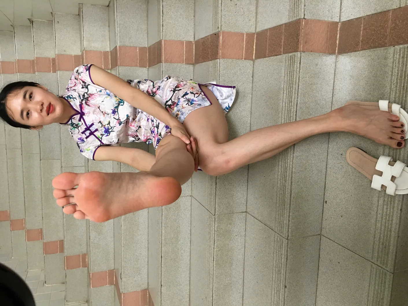 [街拍丝足] NO.021 男科医生小石的超嫩美足长腿网球场写真 #街拍丝足、美足#[80P]-033