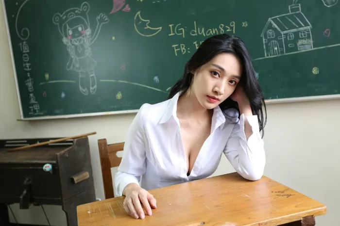 [街拍丝足] NO.058  段璟乐 教师黑丝 高跟美腿旅拍 #街拍丝足、美足#[59P]-051