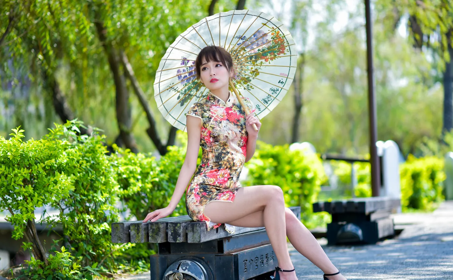 [街拍丝足] NO.189 繆婉瑜 碎花短旗袍高跟美腿#街拍丝足、美足#[68P]-040