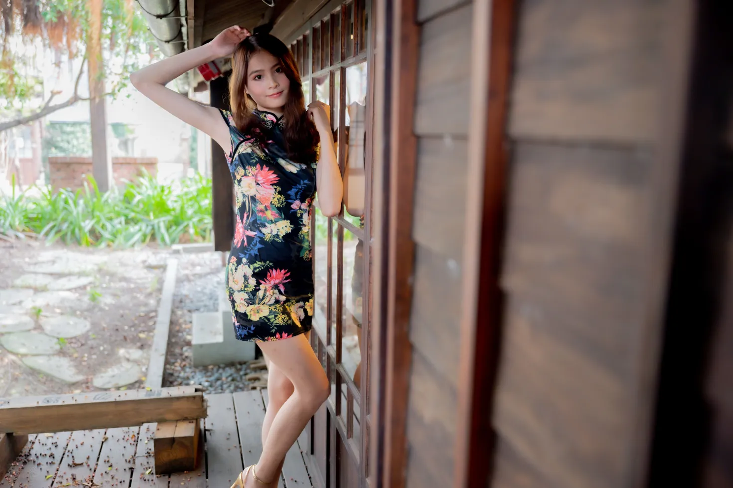 [街拍丝足] NO.202 何佳欣 黑花短旗袍丝袜高跟美腿 #街拍丝足、美足#[97P]-022