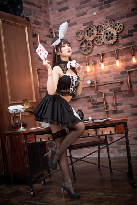 [街拍丝足] NO.079  乔乔儿 兔女郎 高跟美腿外拍 #街拍丝足、美足#[48P]-005