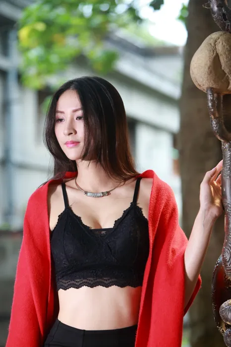 [街拍丝足] NO.066  萝拉 露肚短裙 高跟美腿旅拍 #街拍丝足、美足#[58P]-036