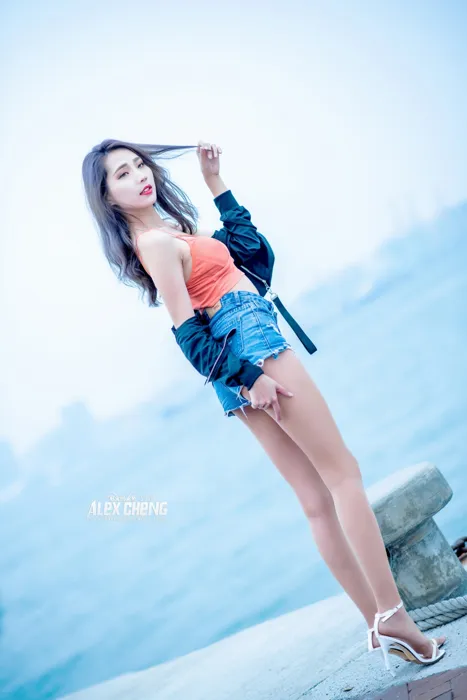 [街拍丝足] NO.023 長腿美模Anita 竹萱 性感外拍 #街拍丝足、美足#[44P]-037