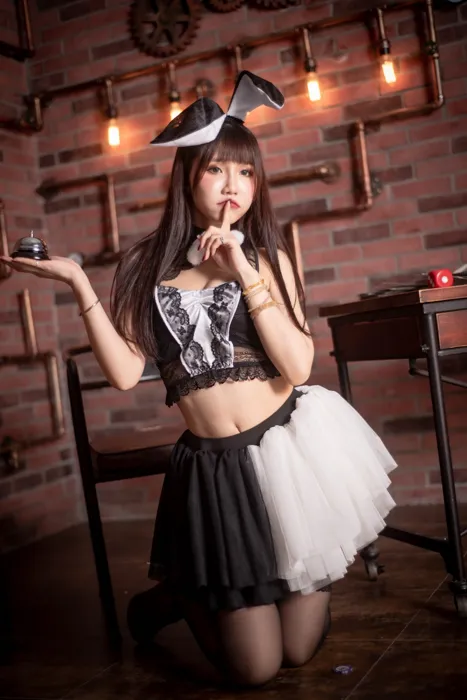 [街拍丝足] NO.079  乔乔儿 兔女郎 高跟美腿外拍 #街拍丝足、美足#[48P]-043