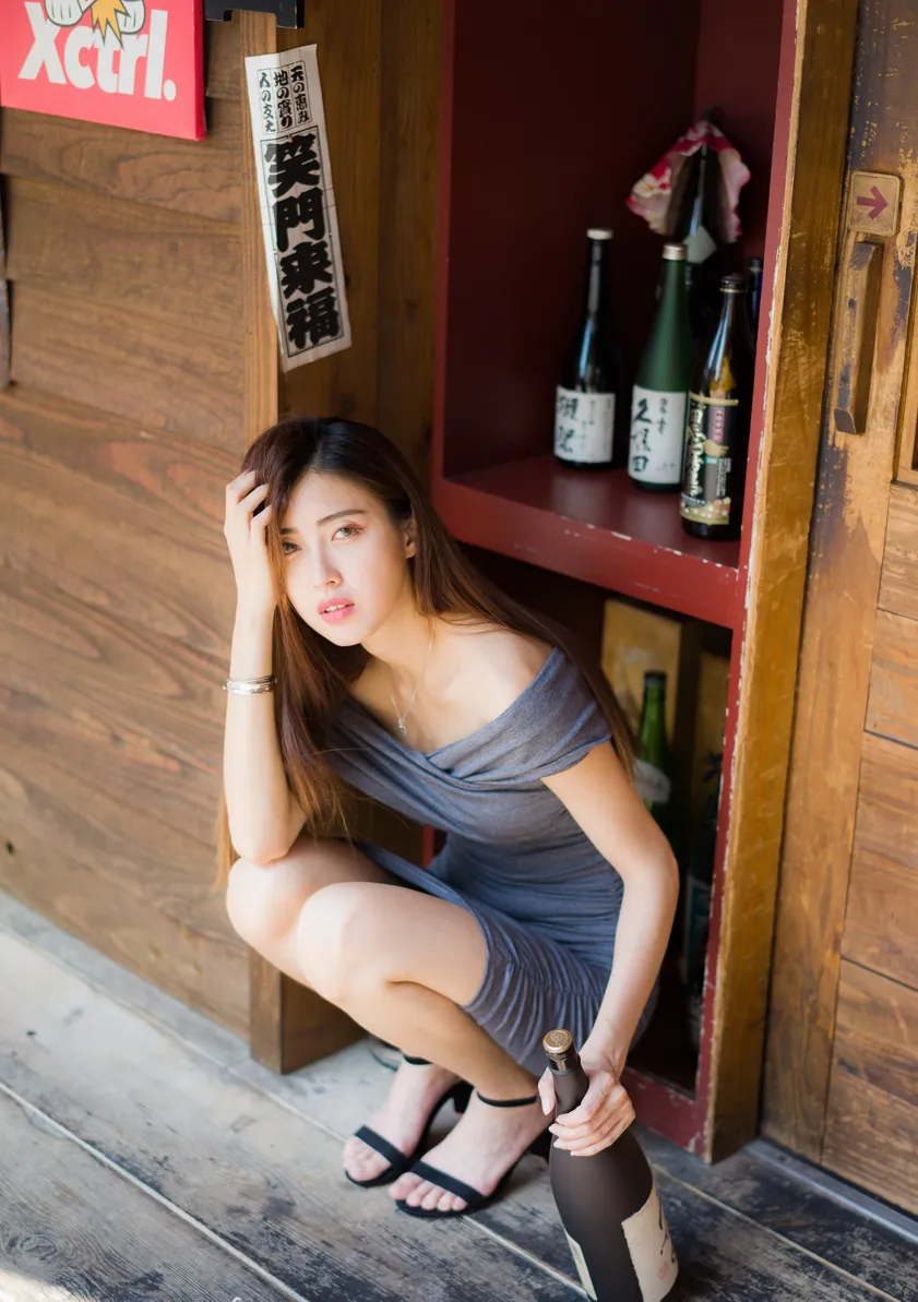 [街拍丝足] NO.207 金允乔 露肩连衣短裙涼高美腿  #街拍丝足、美足#[54P]-053