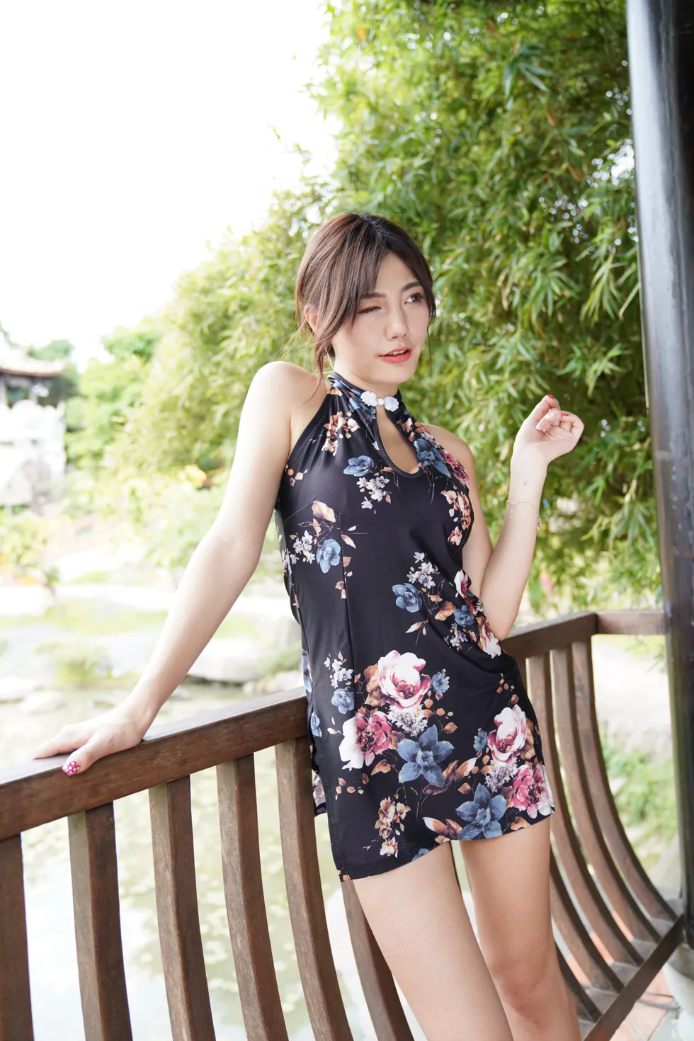 [街拍丝足] NO.104 陈葳 蓝花短旗袍高跟美腿 #街拍丝足、美足#[117P]-077