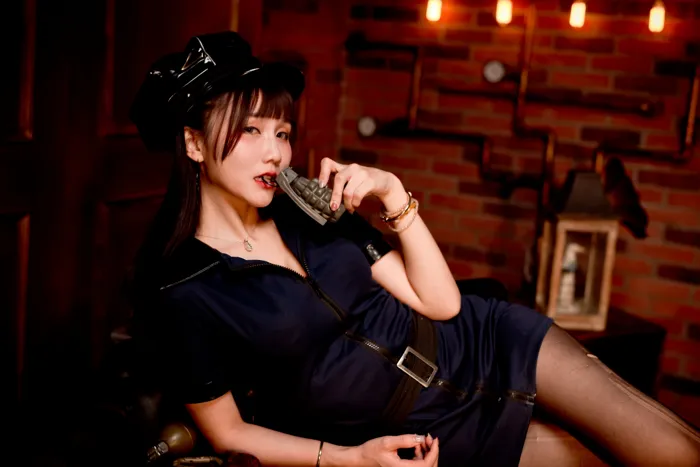 [街拍丝足] NO.116 乔乔儿 黑丝制服 #街拍丝足、美足#[52P]-044