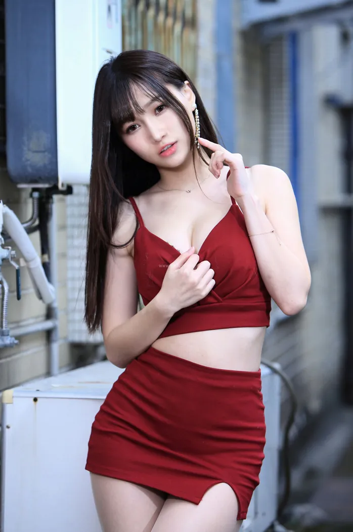 [街拍丝足] NO.100 张雅筑 紧身短裙丝袜高跟美腿 #街拍丝足、美足#[64P]-050